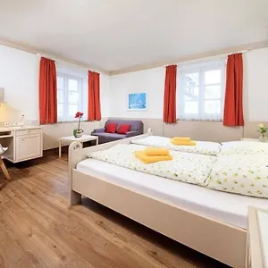 Und Zur Laute Hotel